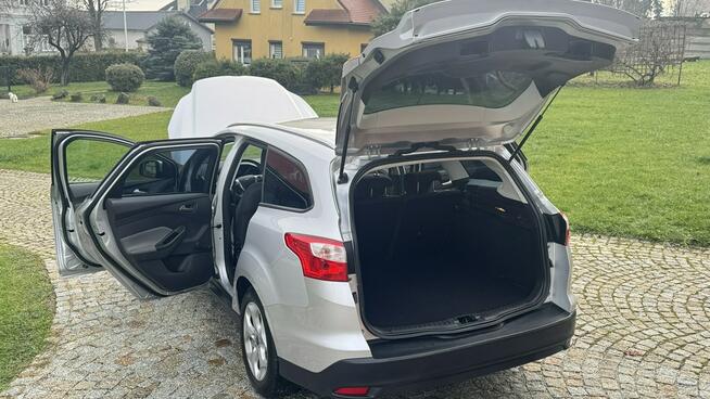 Ford Focus 1.6 Benzyna 125KM z Niemiec, serwisowany + koła zimowe! Klimatronic.