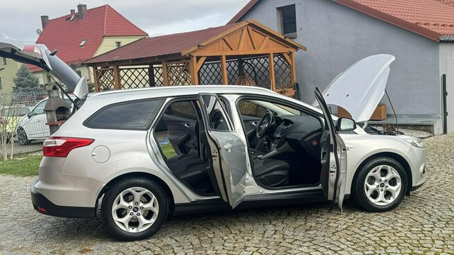 Ford Focus 1.6 Benzyna 125KM z Niemiec, serwisowany + koła zimowe! Klimatronic.