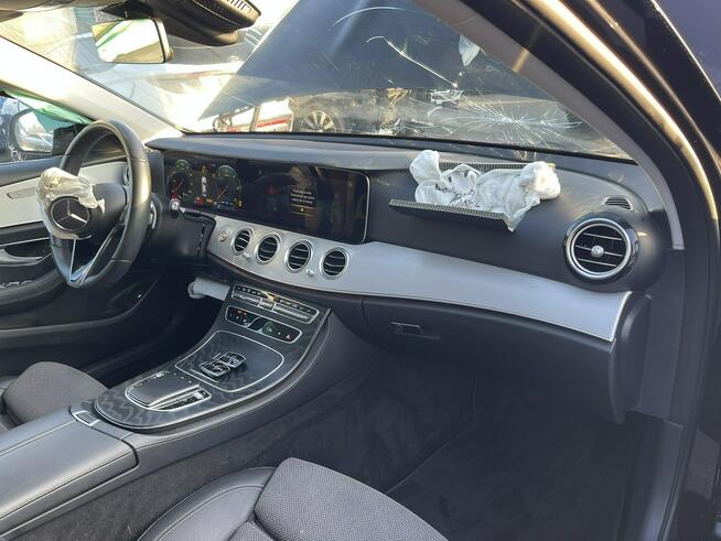 Mercedes E 220 AMG mHEV 4 Matic Kamery360 Podgrzewanie Skóra
