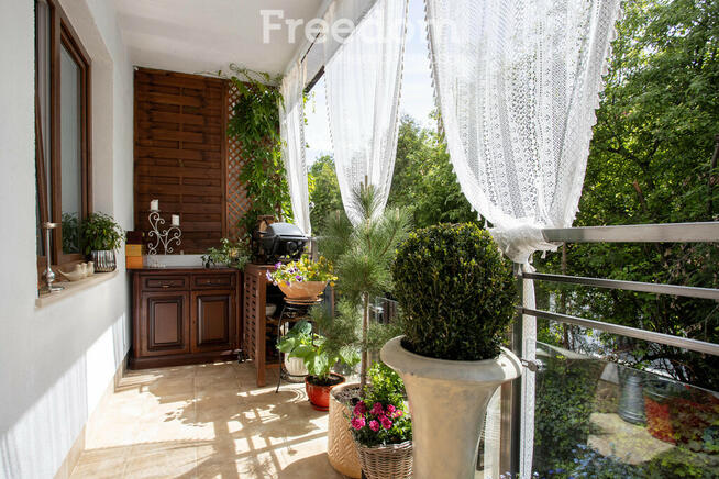 Stylowe mieszkanie z ogródkiem i loggią Józefosław