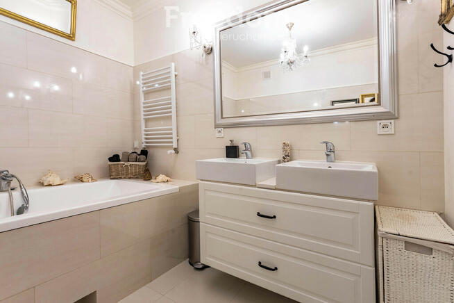 Stylowe mieszkanie z ogródkiem i loggią Józefosław