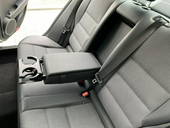 Mercedes C 180 Bardzo zadbana - 100% oryginalny przebieg.NOWY ROZRZĄD !!!