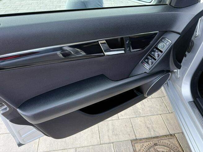 Mercedes C 180 NOWY ROZRZĄD ! Bardzo zadbana - 100% oryginalny przebieg