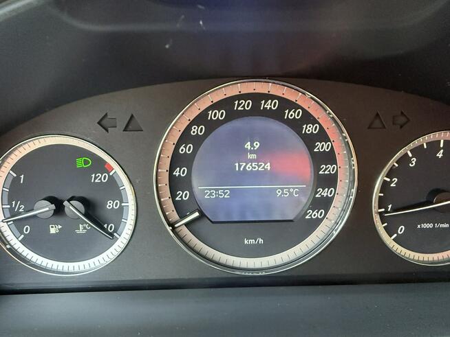 Mercedes C 180 NOWY ROZRZĄD ! Bardzo zadbana - 100% oryginalny przebieg