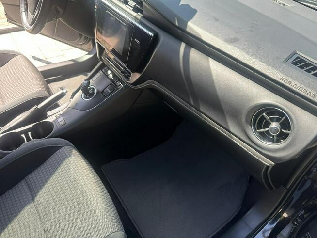 Toyota Auris Hybryda niski przebieg oryginalny lakier !!!