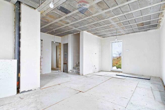 Dom wolnostojący w stanie deweloperskim