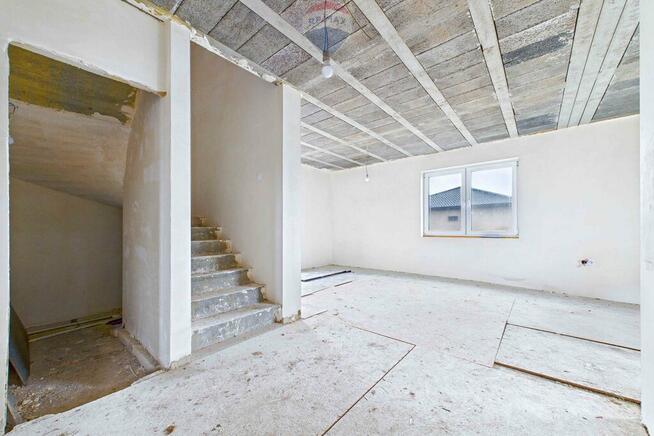 Dom wolnostojący w stanie deweloperskim