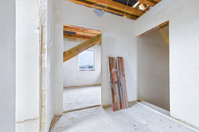 Dom wolnostojący w stanie deweloperskim