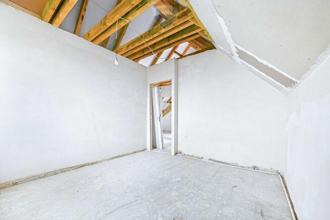 Dom wolnostojący w stanie deweloperskim