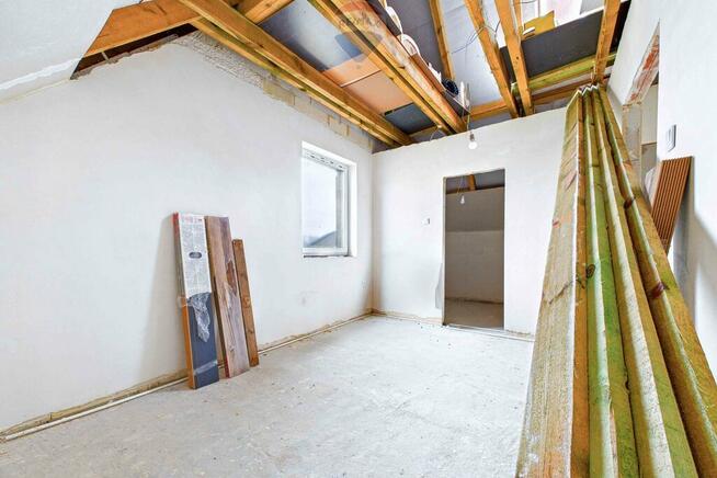 Dom wolnostojący w stanie deweloperskim