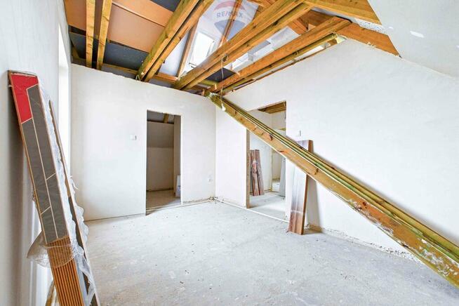 Dom wolnostojący w stanie deweloperskim