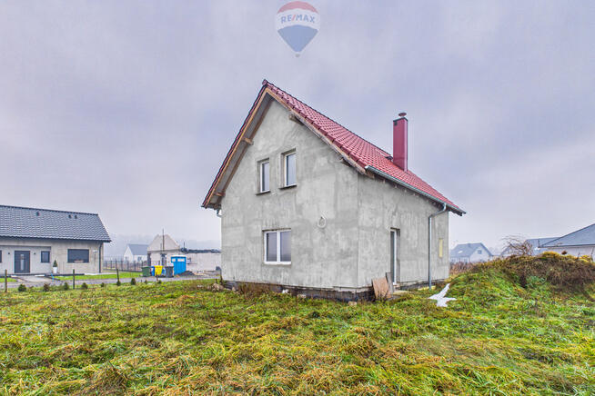 Dom wolnostojący w stanie deweloperskim