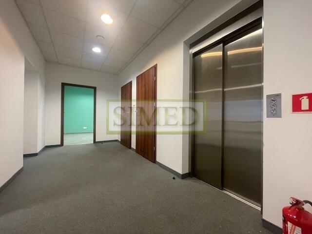 Całe piętro w kamienicy,dostęp24h,recepcja