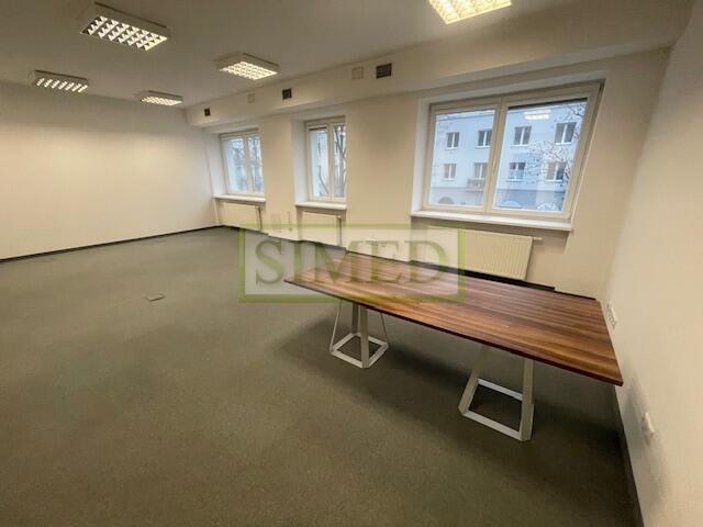 Całe piętro w kamienicy,dostęp24h,recepcja