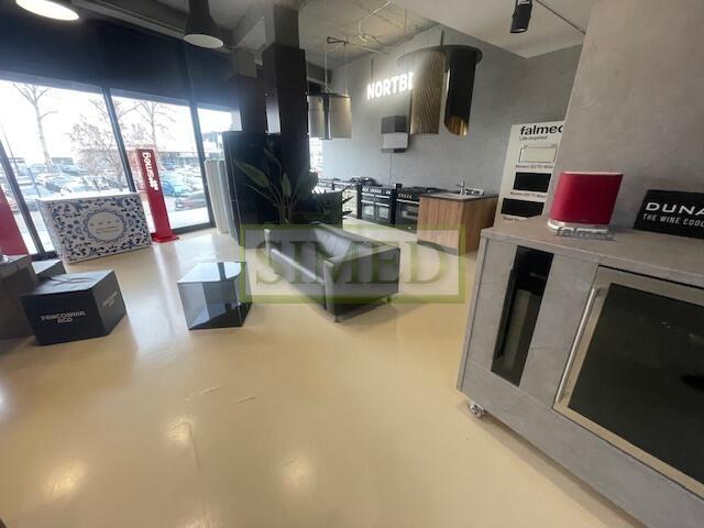 Pow. handlowo-ekspozycyjna , parter , ochrona