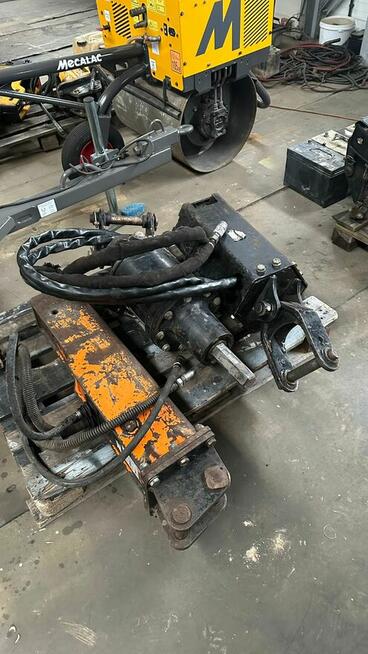 Używany Młot Caterpillar CAT A70 + wietło CAT 15 cm NOWE