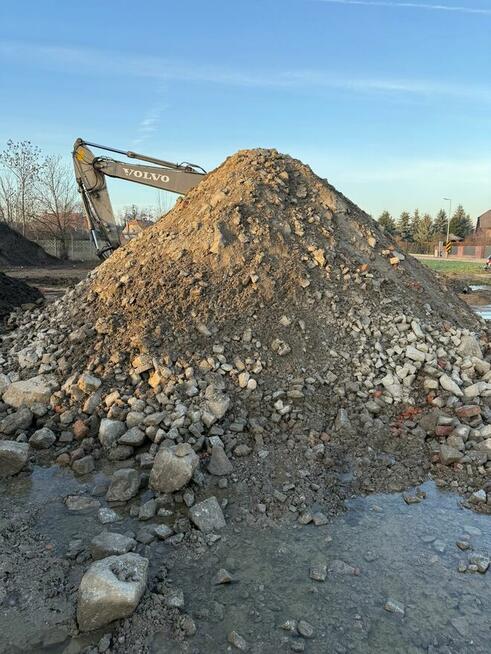 Gruzobeton oraz Humus przesiany - Zródła / Miękinia okolica