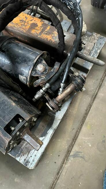 Wiertnica JCB 2-4 t + wiertło 20 cm mocowanie 8026