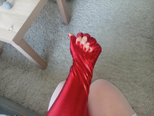 Błyszczące rękawiczki