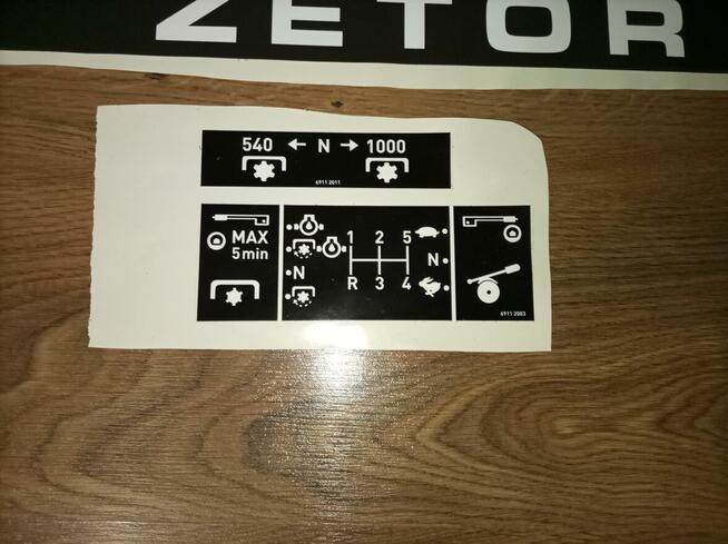 Naklejki na ciągnik Zetor 6911