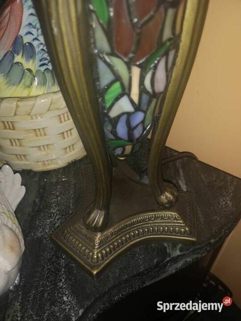 Lampa stojąca, w stylu Tiffany. Motywy kwiatowe na kloszu