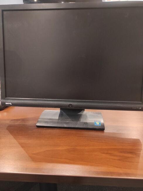 Syndyk sprzeda sprzęt komputerowy w postaci 10 monitorów