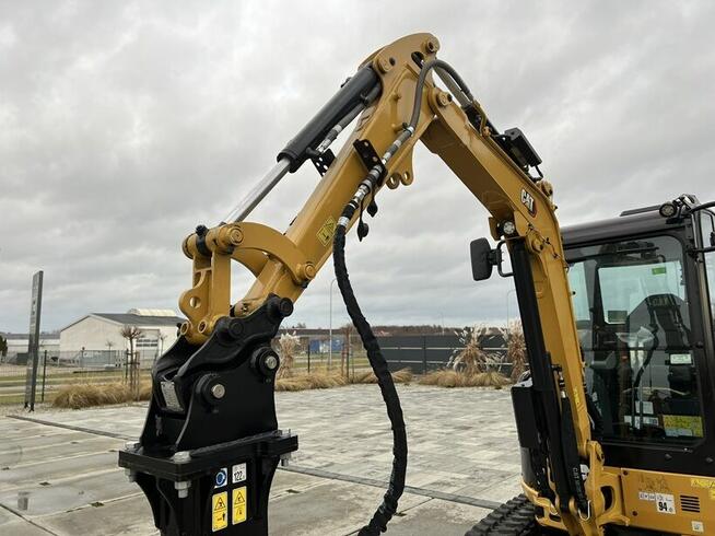 FABRYCZNIE NOWA MINIKOPARKA CATERPILLAR 302.7 CR.