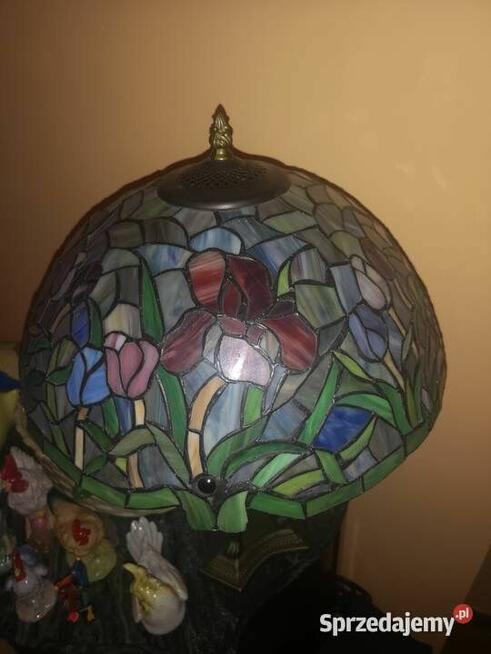 Lampa stojąca, w stylu Tiffany. Motywy kwiatowe na kloszu