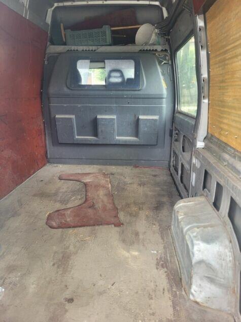 Syndyk sprzeda samochód ciężarowy Citroen Jumper