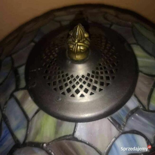 Lampa stojąca, w stylu Tiffany. Motywy kwiatowe na kloszu