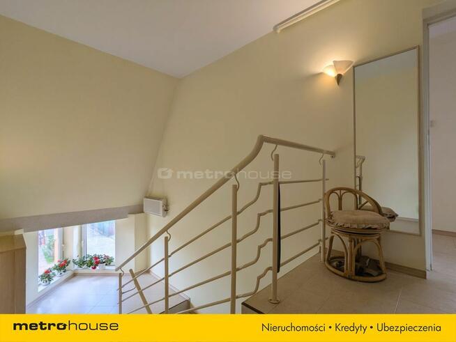 3 pokoje na II piętrze z balkonem oraz garażem!