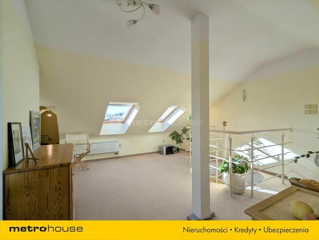 3 pokoje na II piętrze z balkonem oraz garażem!