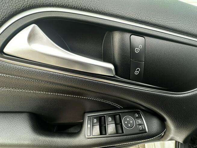 Mercedes B 180 2kpl.kół! Półskóra Grzane fotele Czujniki Klima Serwis Hak GWARANCJA !