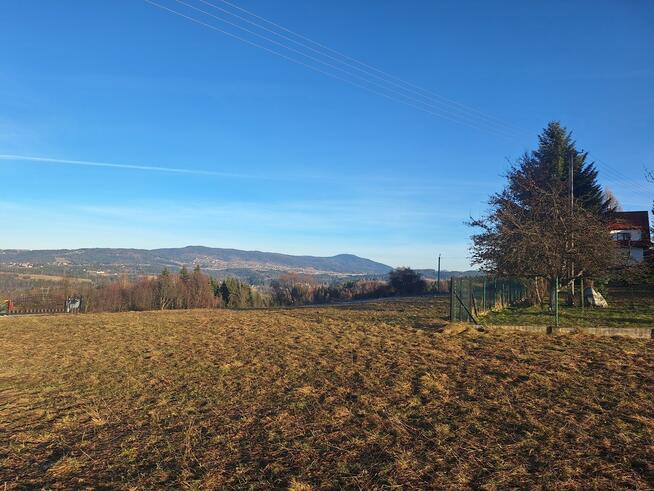 Widokowa działka budowlana z dostępem do mediów