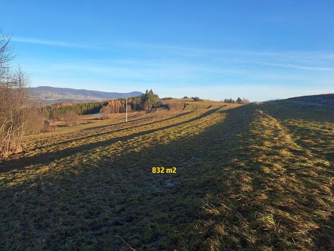 Widokowa działka budowlana z dostępem do mediów