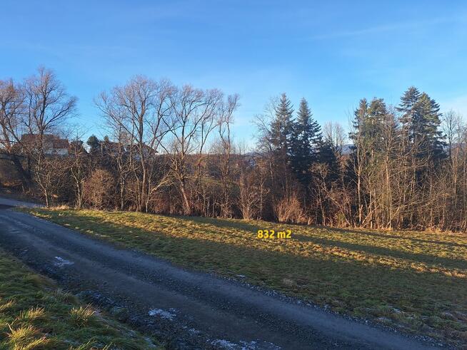 Widokowa działka budowlana z dostępem do mediów
