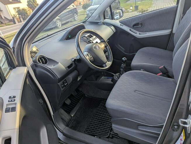 Toyota Yaris 1.3 Benzyna 100 KM/niski przebieg/zarejestrowany/dobrze utrzynany