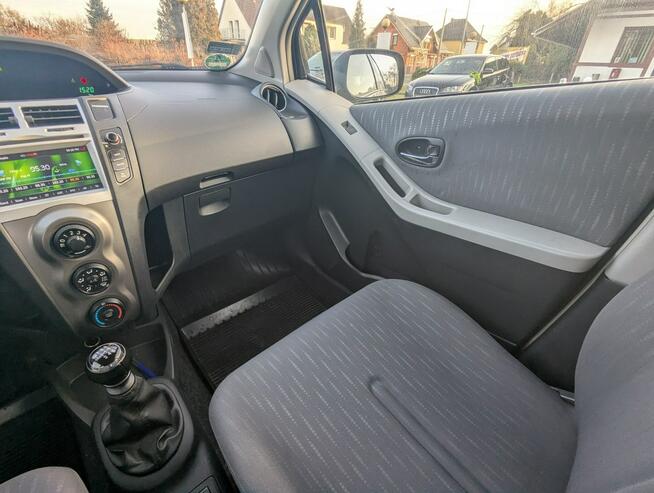 Toyota Yaris 1.3 Benzyna 100 KM/niski przebieg/zarejestrowany/dobrze utrzynany