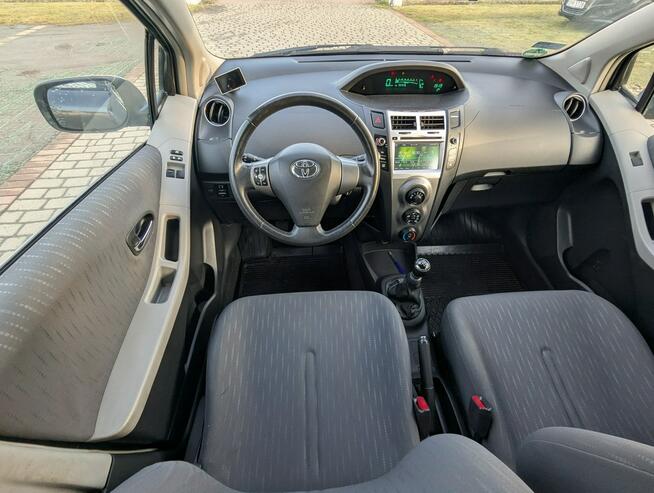 Toyota Yaris 1.3 Benzyna 100 KM/niski przebieg/zarejestrowany/dobrze utrzynany