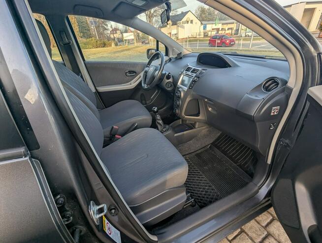 Toyota Yaris 1.3 Benzyna 100 KM/niski przebieg/zarejestrowany/dobrze utrzynany