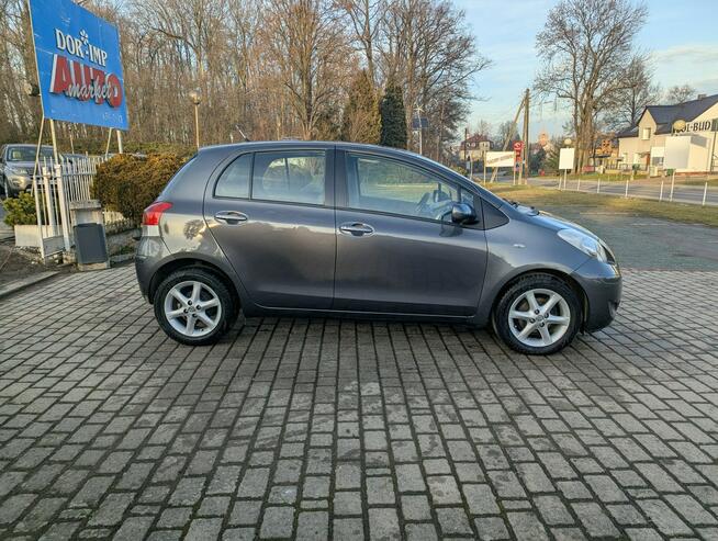 Toyota Yaris 1.3 Benzyna 100 KM/niski przebieg/zarejestrowany/dobrze utrzynany