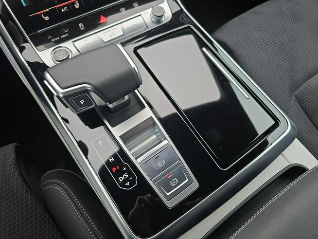 Audi Q8 FL_Laser_B&O_NightVision_SkrętnaOś_Alcantara_S line_360_HeadUp_S Line