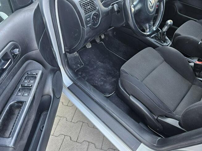 Volkswagen Golf 1,6 MPi Bez rdzy Org. przebieg