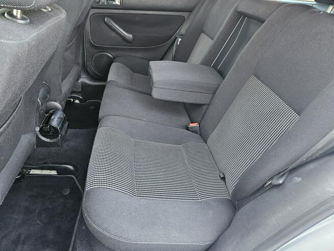 Volkswagen Golf 1,6 MPi Bez rdzy Org. przebieg