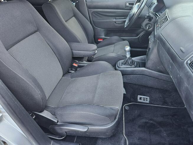 Volkswagen Golf 1,6 MPi Bez rdzy Org. przebieg