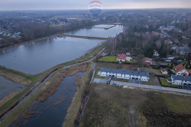 SEGMENT w stanie deweloperskim obok stawow