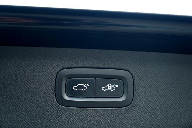 Volvo XC 90 INSCRIPTION panorama FUL LED hak el.alarm KAMERY 360 pneumat BOWERS