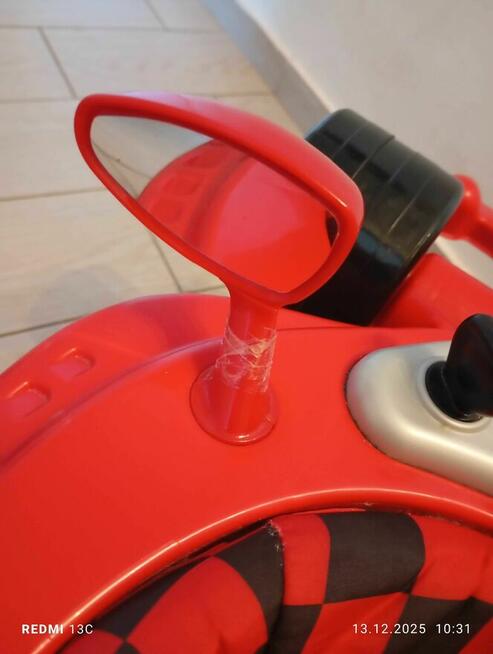 Czerwony chodzik dla chlopca Formuła 1