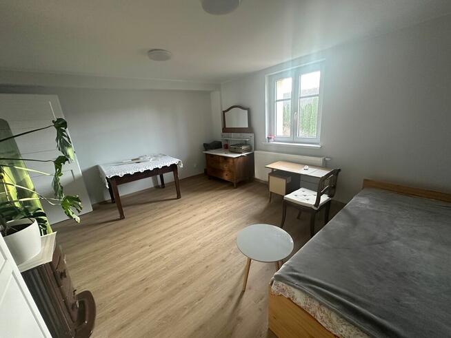 Zakrzów ,1 piętro w willi 1 pok, osobno kuchnia