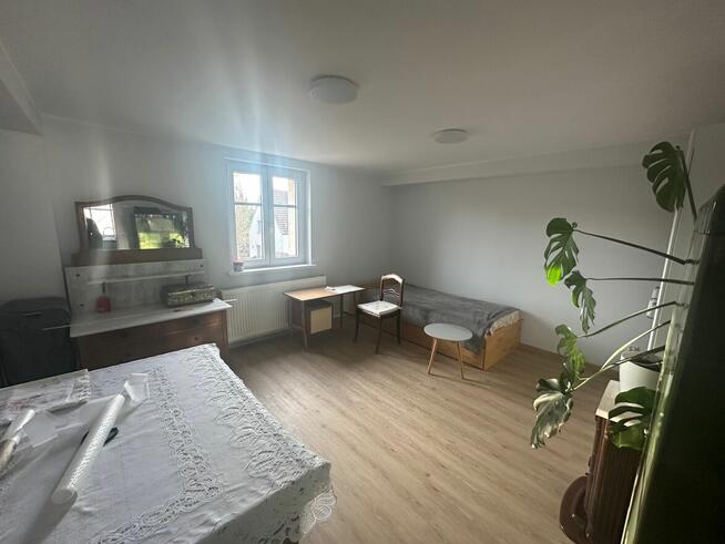 Zakrzów ,1 piętro w willi 1 pok, osobno kuchnia